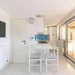 London Apartment *